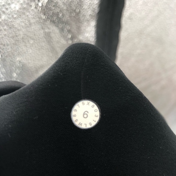 LULULEMON On The Fly Skirt 21" Black 6 W8897S Drawstring Elastic Waist Luxtreme - Picture 8 of 8